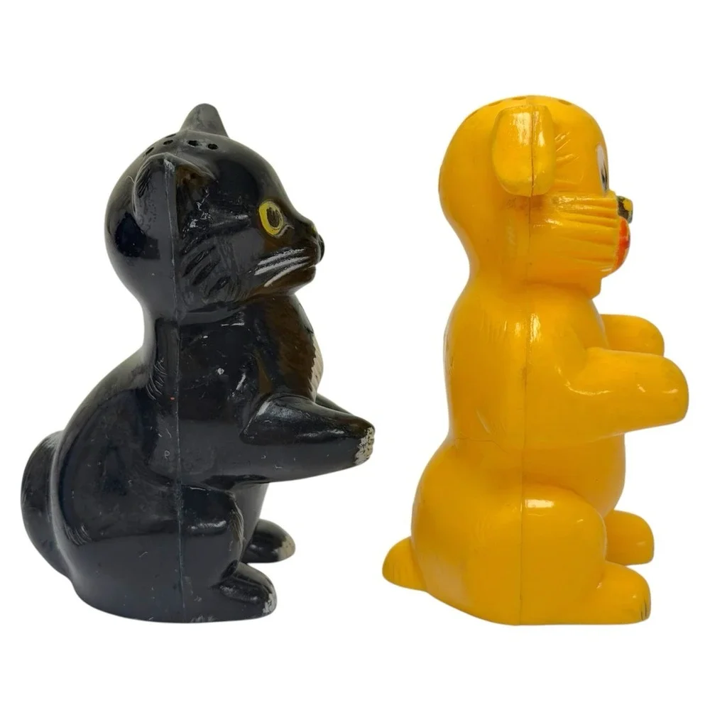 Vintage 1950s Plastic F&F Mold & Die Works Cat & Dog Salt & Pepper Shakers USA